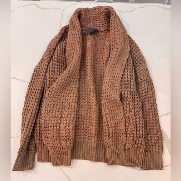 Oversized OS champagne colored cardigan sweater - Picture 3 of 4